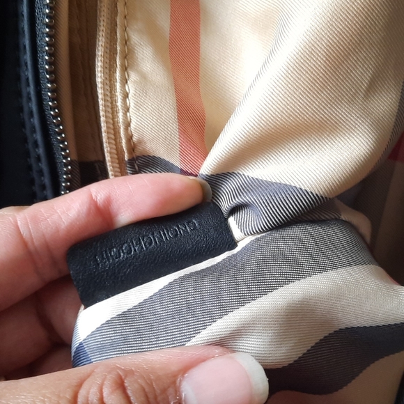 Burberry Buckleigh Tote - Picture 5 of 10